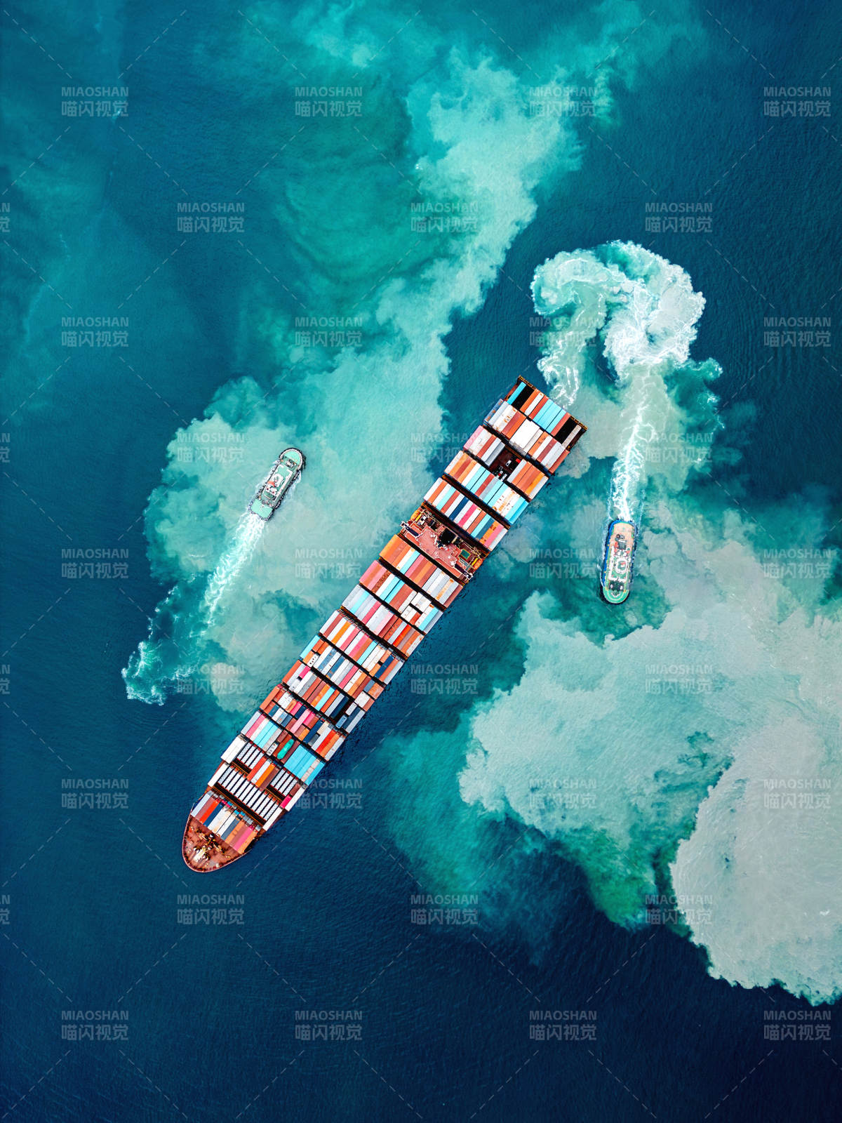 俯视图集装箱货轮物流运输图片