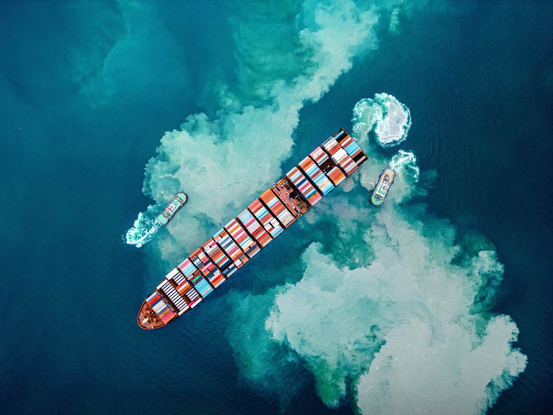 俯视图集装箱货轮物流运输图片