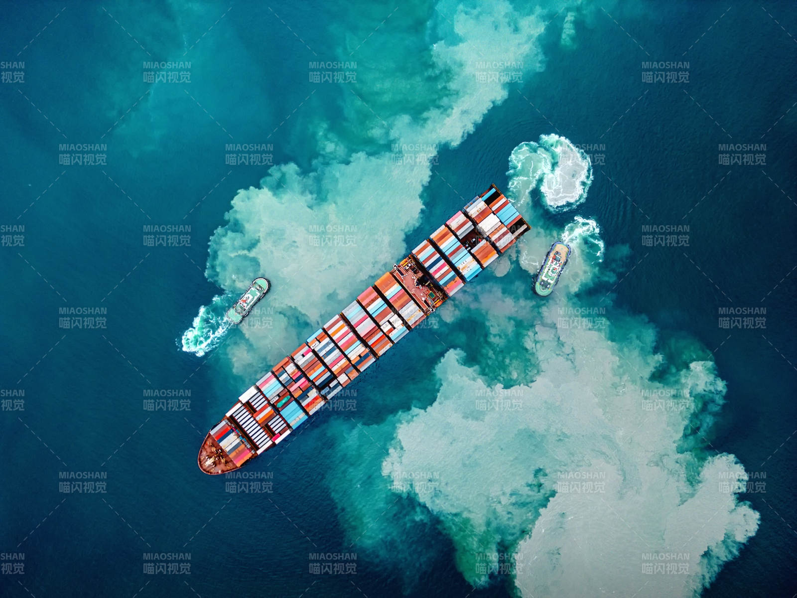 俯视图集装箱货轮物流运输图片