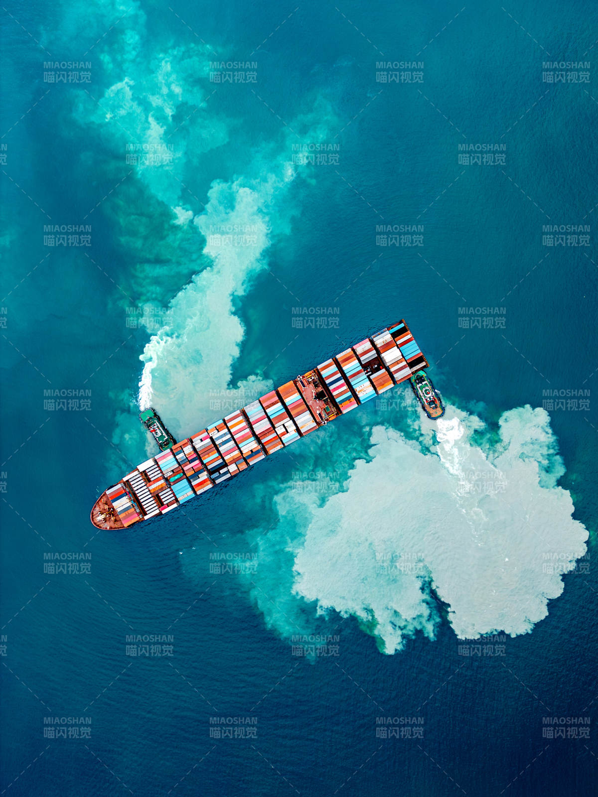 俯视图集装箱货轮物流运输图片