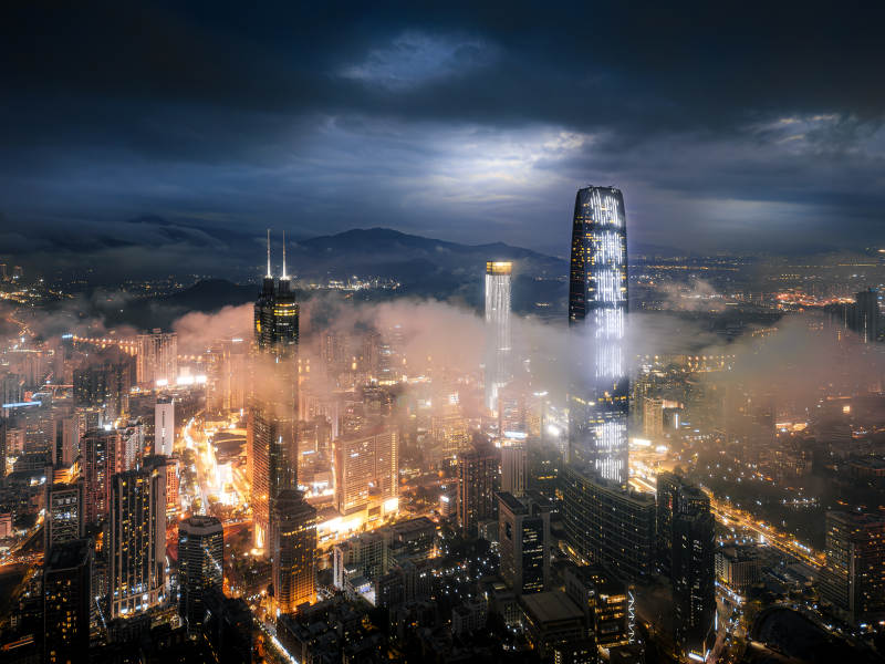 夜幕下的城市灯火辉煌图片