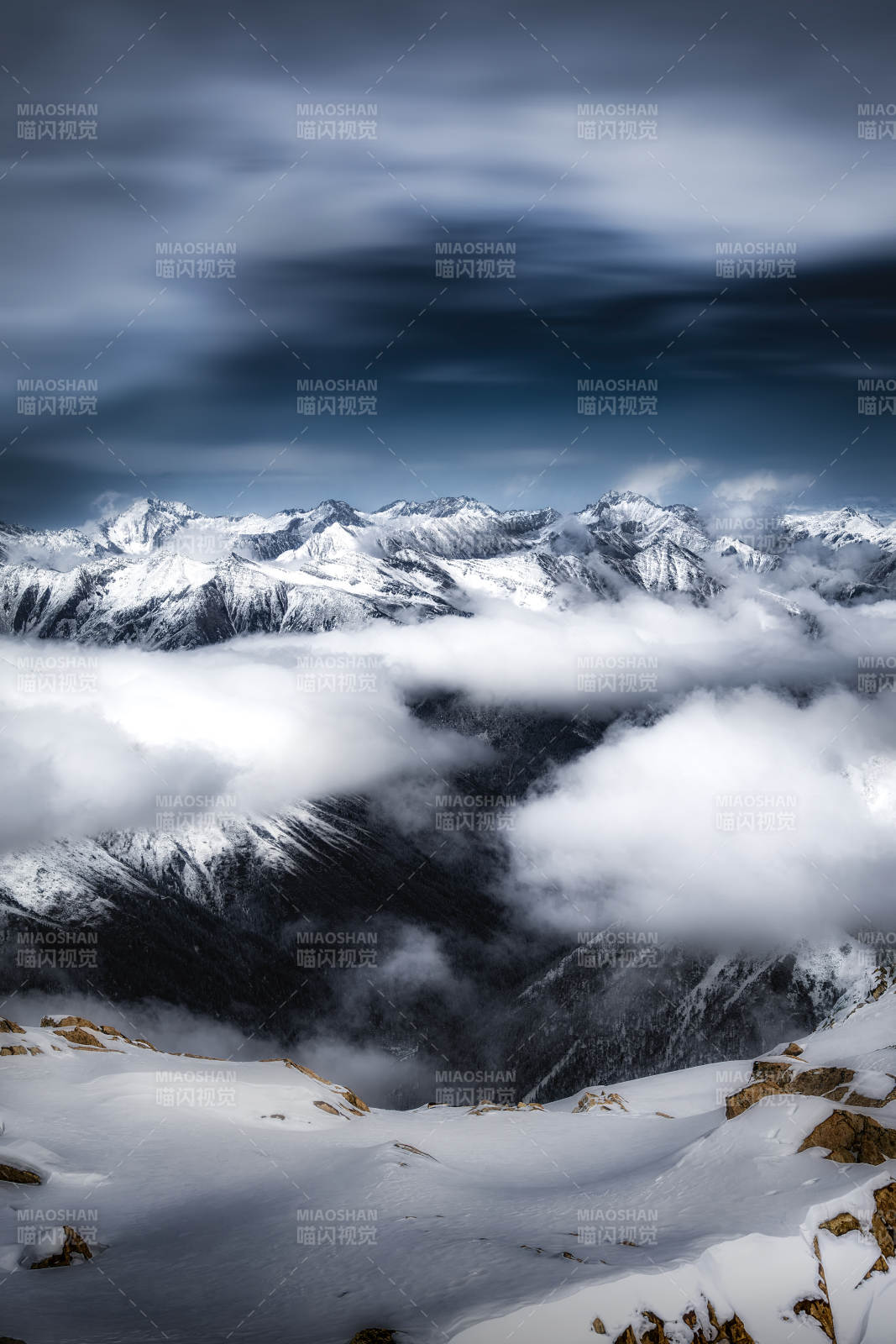 雪山云海 壮丽奇观图片