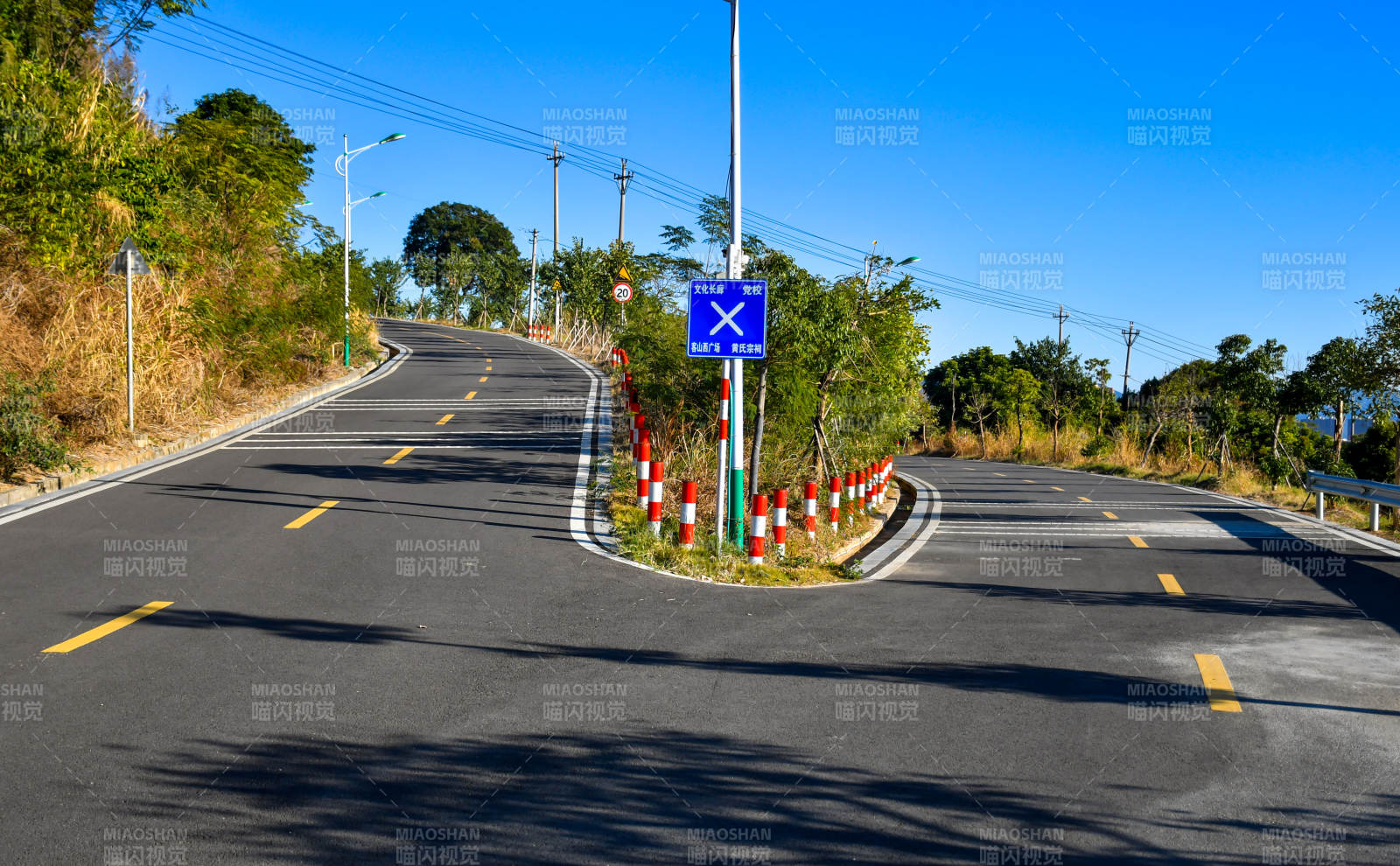 乡村公路交叉口风景图片