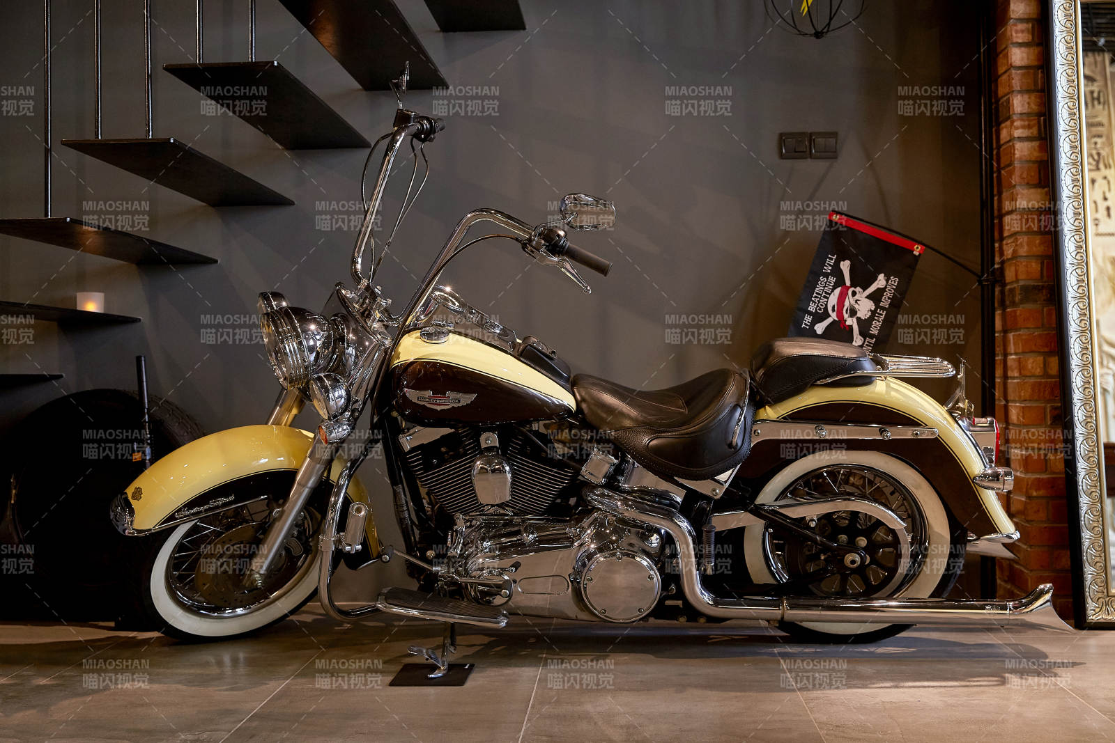 复古摩托车室内展示图图片