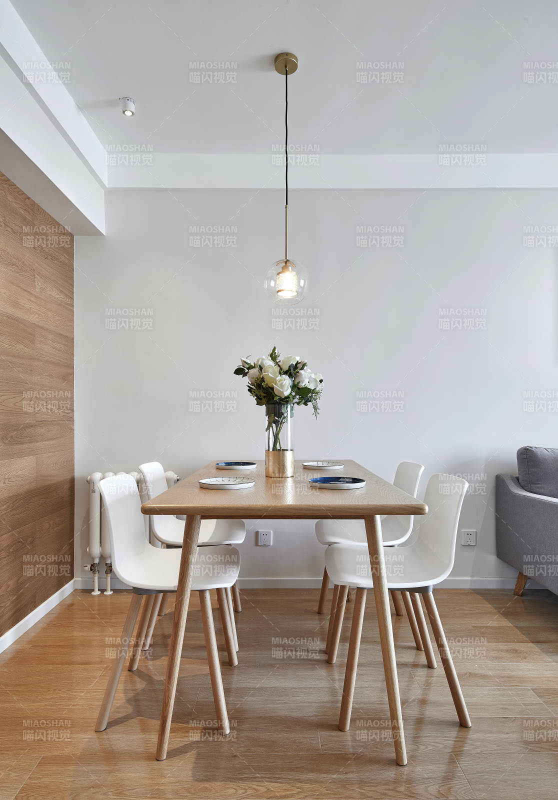 简约现代餐桌布置图片