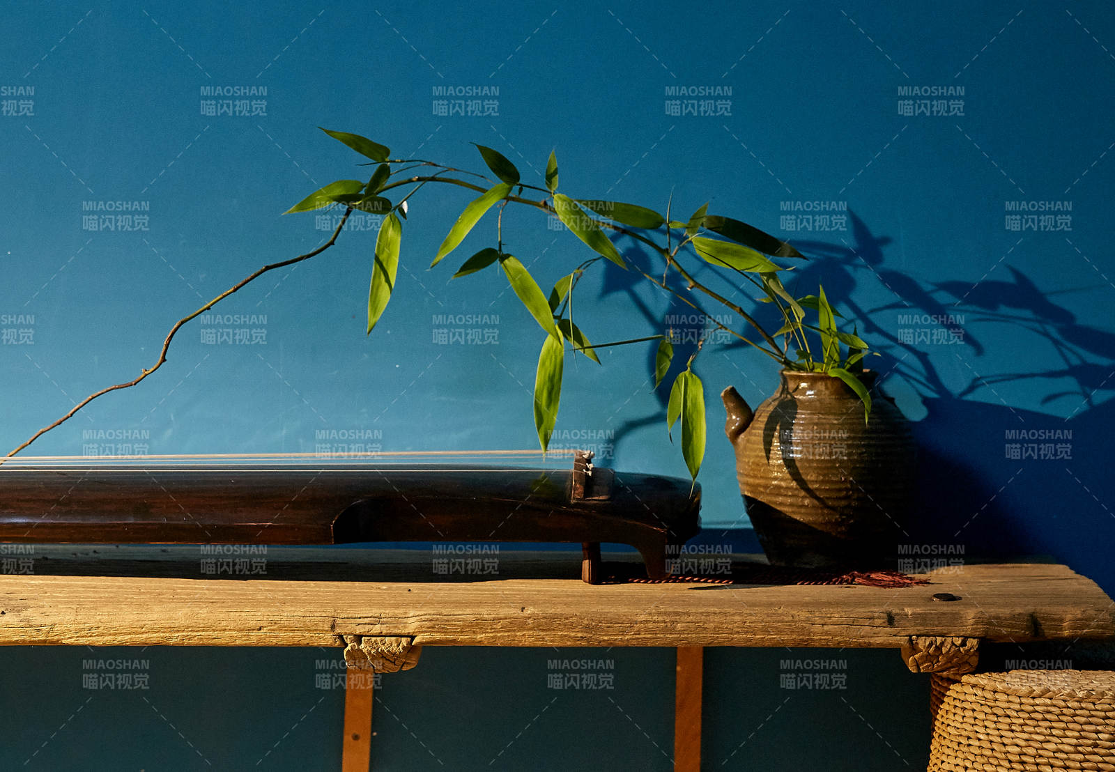 竹枝茶壶静谧时光图片