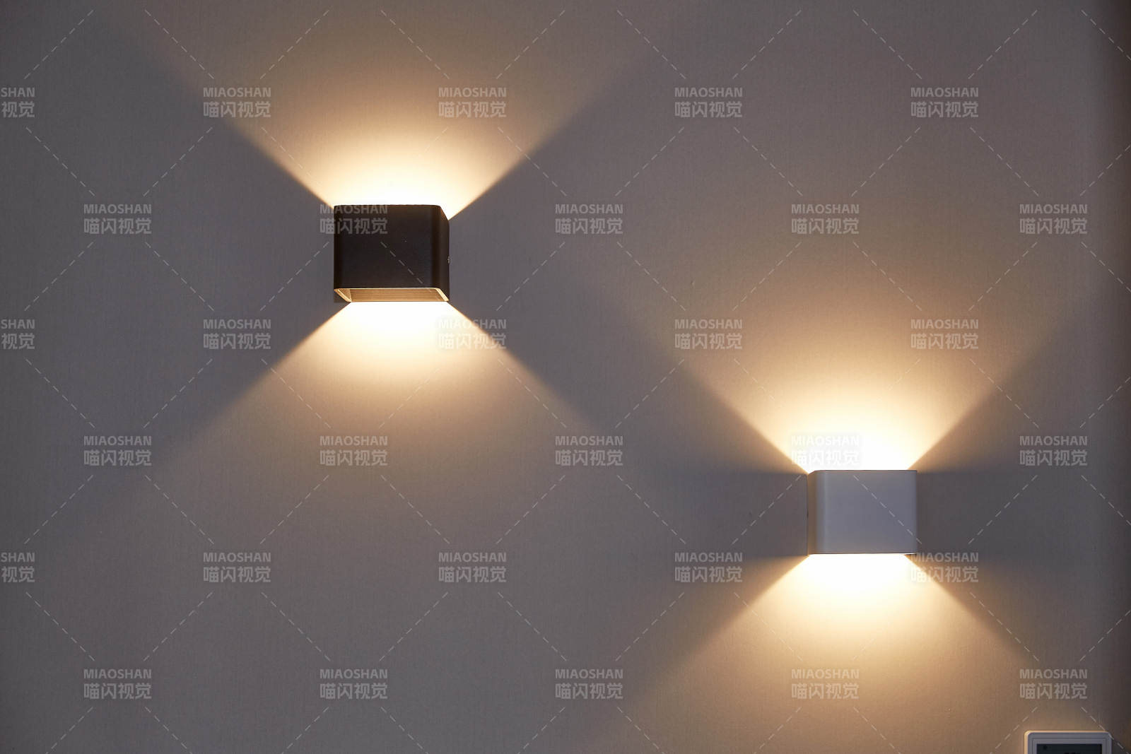 现代简约壁灯设计图片