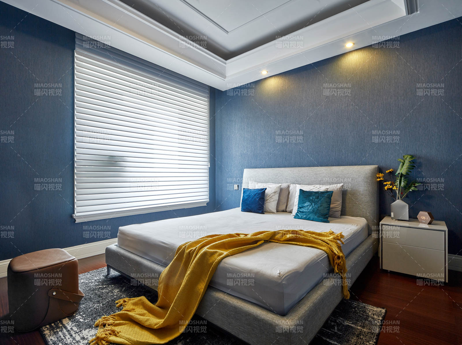 蓝色卧室温馨布置图图片