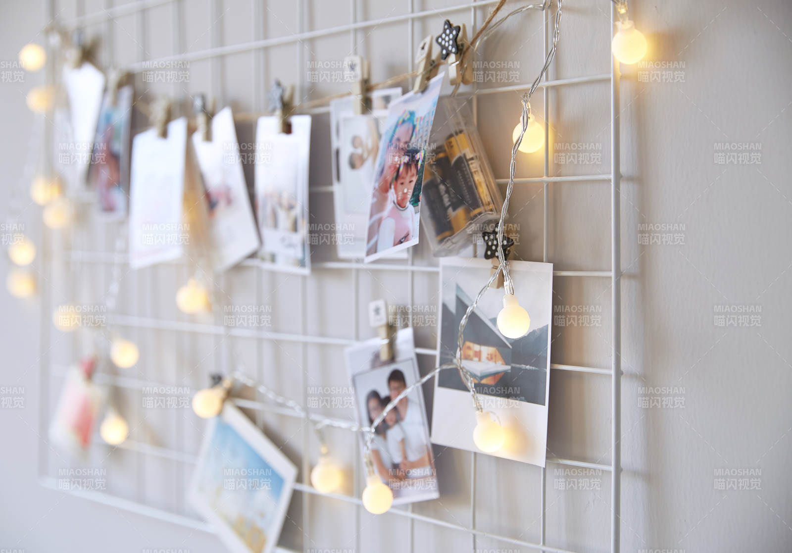 温馨照片墙 灯光点缀回忆图片