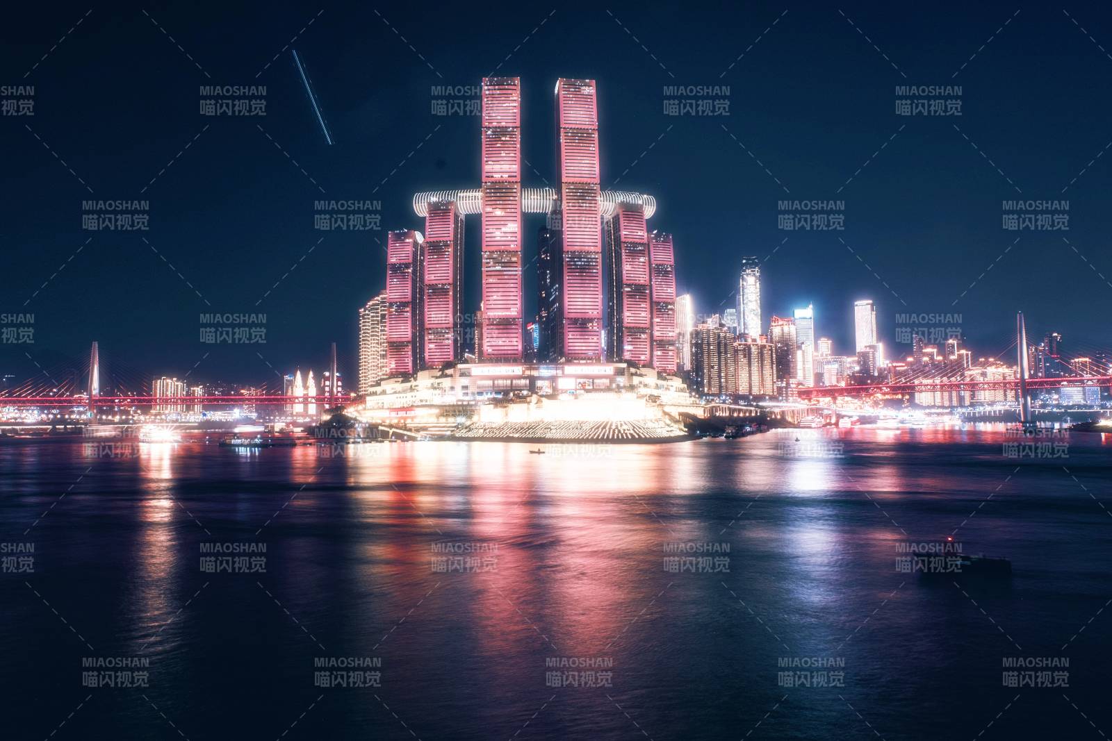 夜景璀璨的城市风光图片