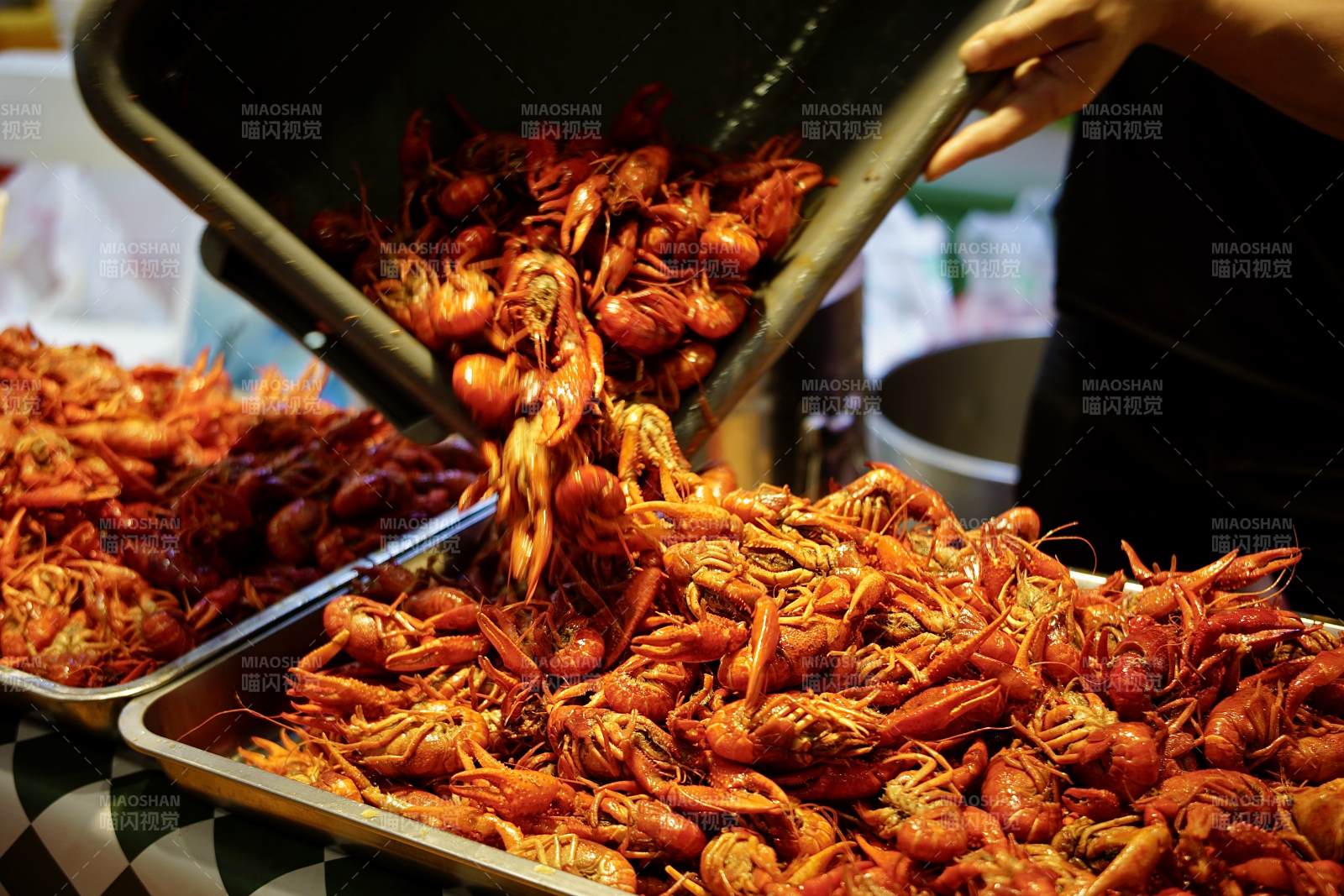 麻辣小龙虾热卖中图片