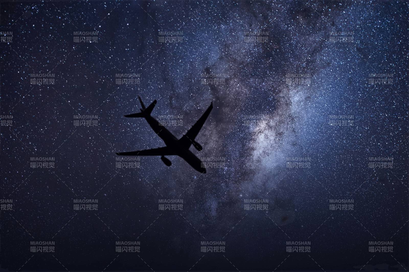 夜空中的飞行梦想图片