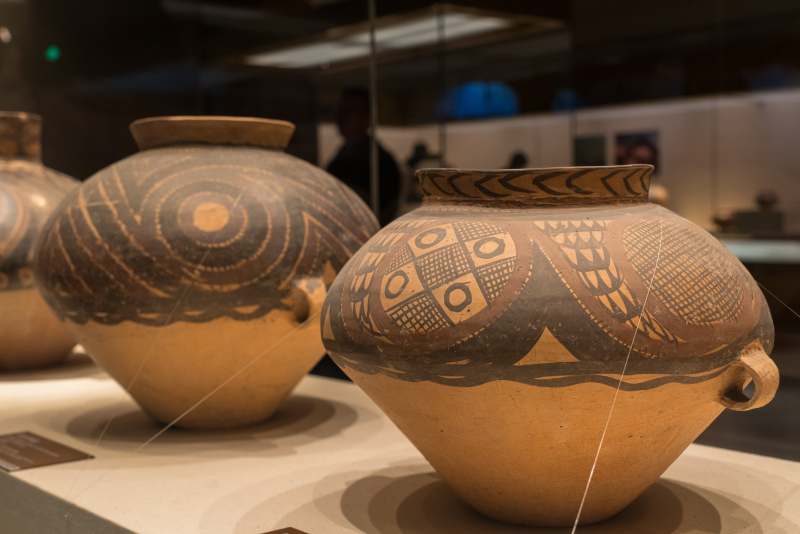 原始社会彩陶罐图片