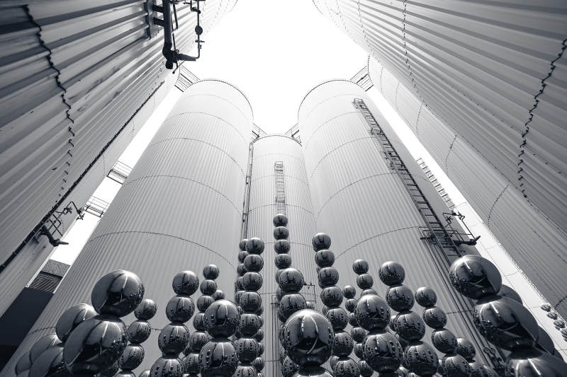 工业储罐与管道群图片