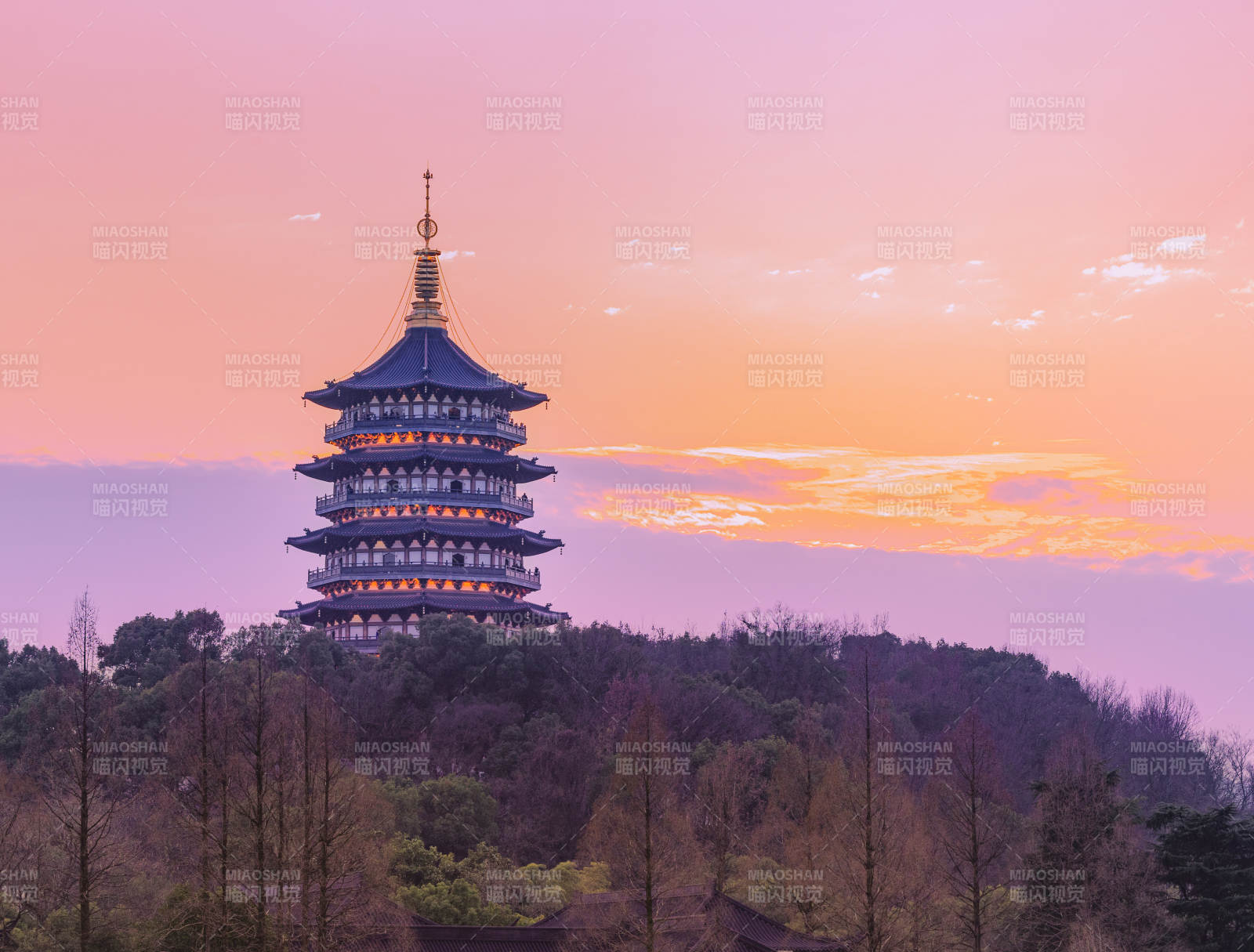 夕阳下的古塔美景图片