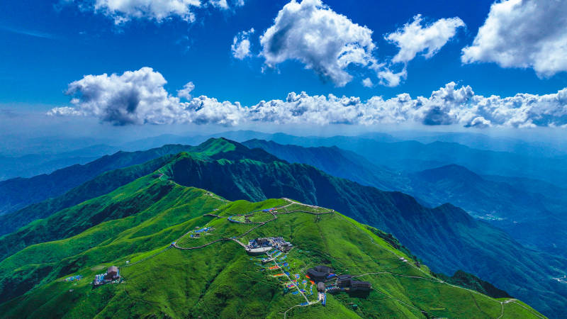 高山绿野 云海仙境图片