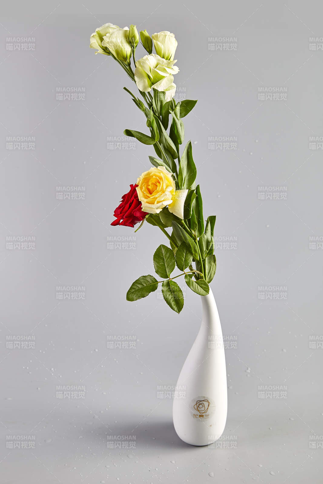 简约花瓶插花艺术图片