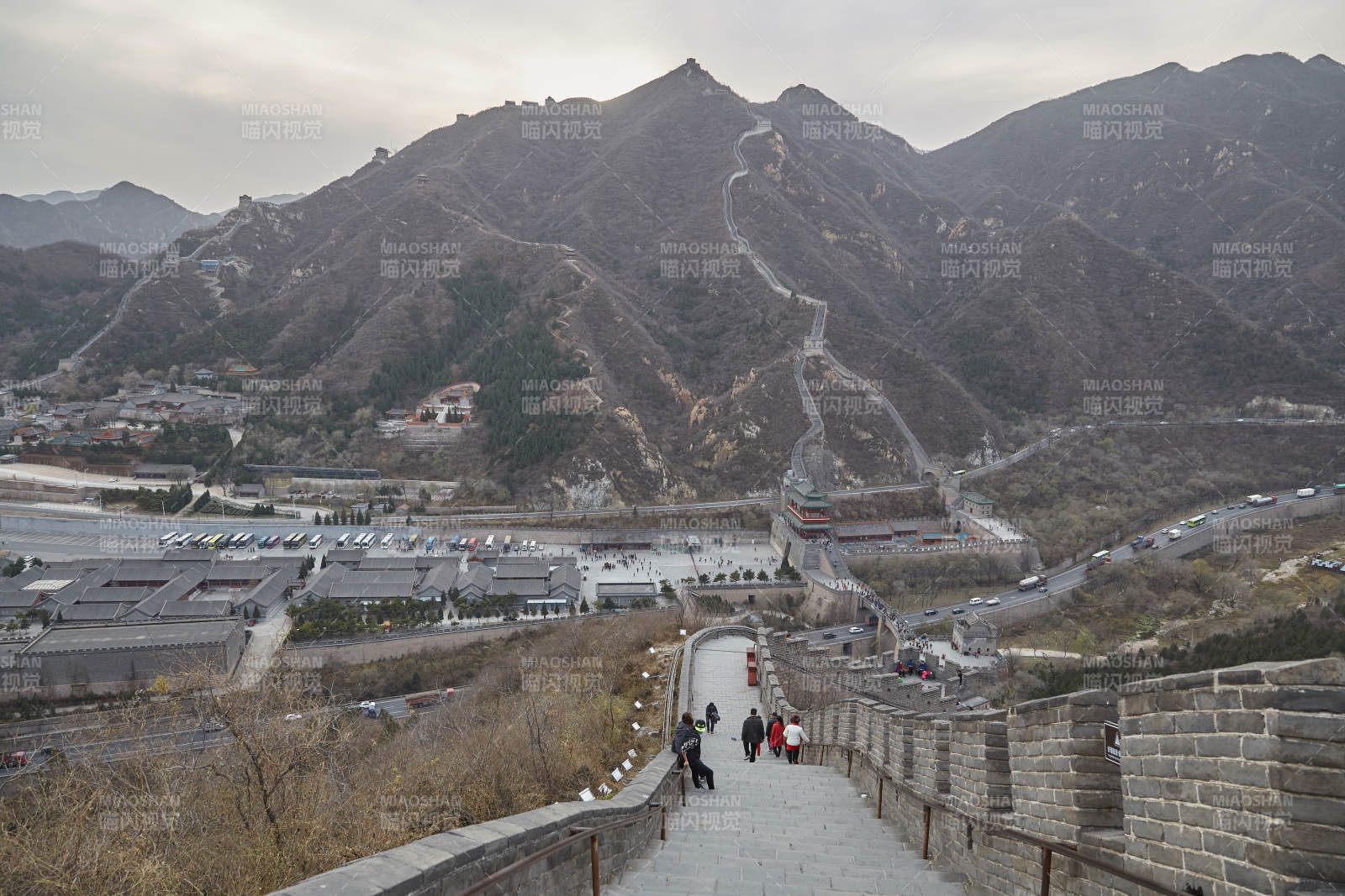 长城蜿蜒山间 气势磅礴图片