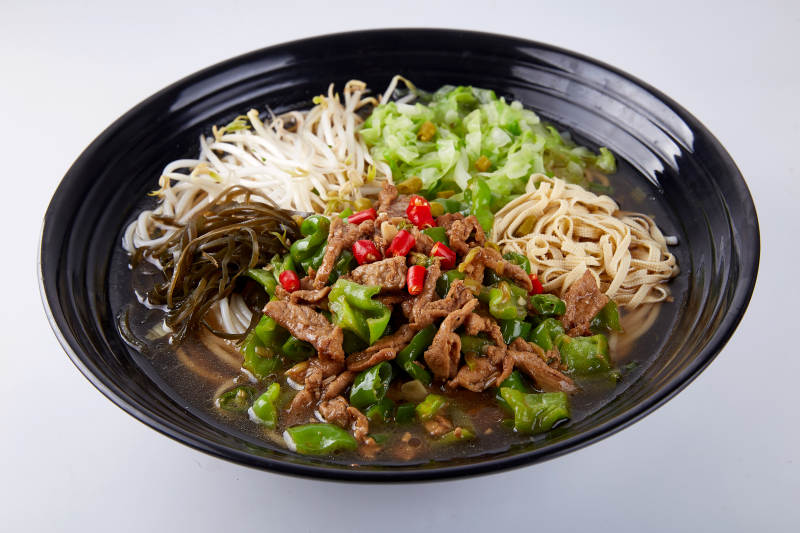 牛肉青椒面配豆芽凉菜图片