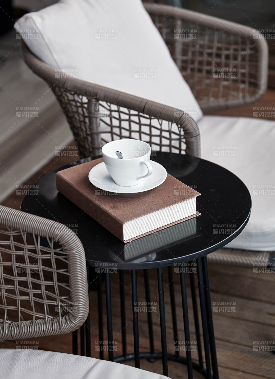 静谧时光 咖啡与书的邂逅图片