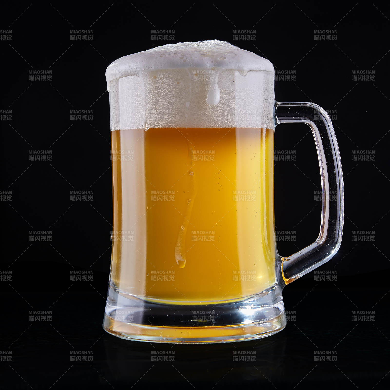 金黄啤酒 泡沫诱人图片