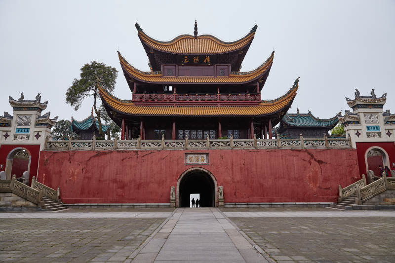 古建筑群的宏伟入口图片