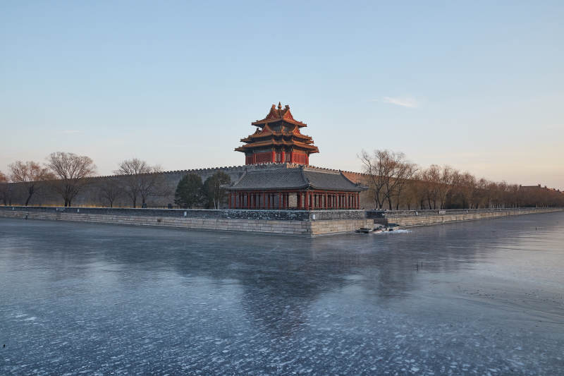 故宫角楼与护城河冰面图片
