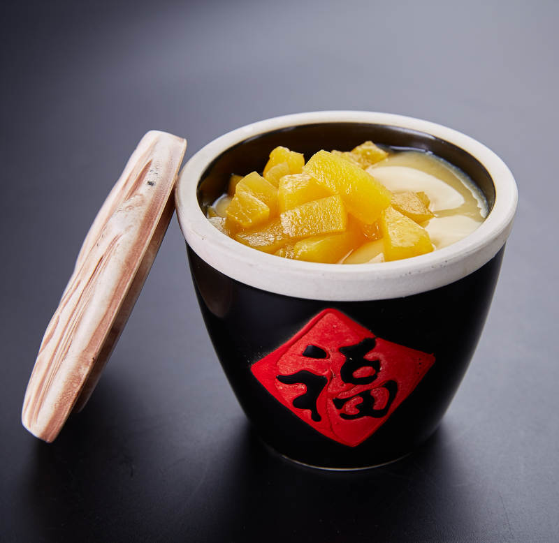 福字碗中的甜蜜果冻图片