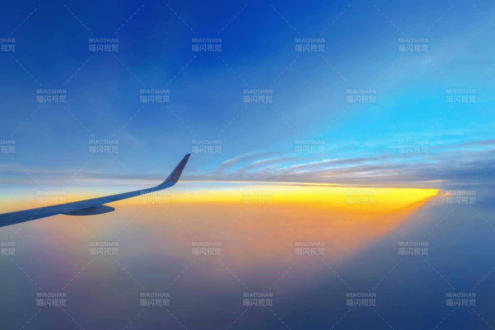 高空日落 云海翱翔图片