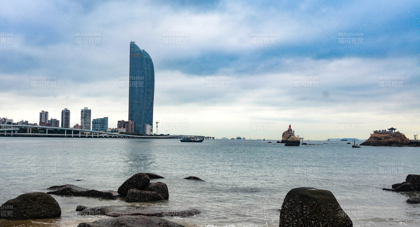 海滨城市风光无限好图片