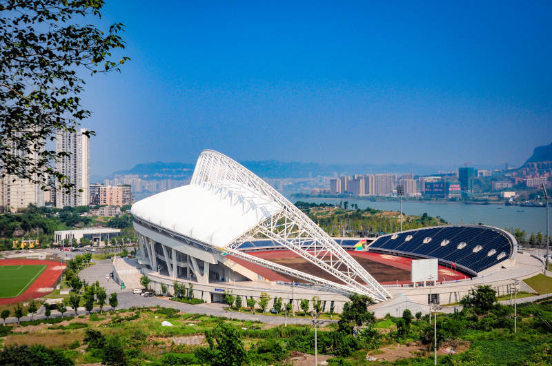 现代体育场与城市风光图片