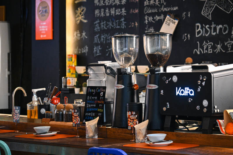 咖啡店吧台一角图片