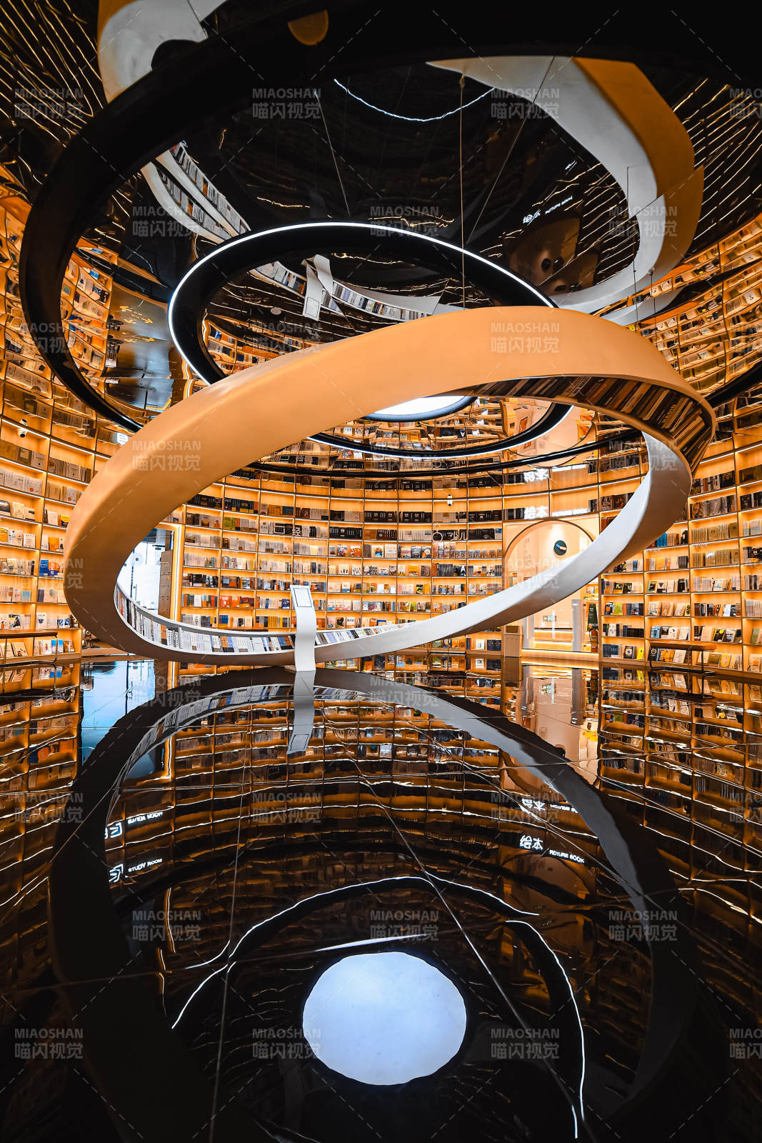 螺旋图书馆的奇幻之美图片