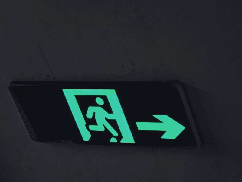 绿色逃生指示灯图片