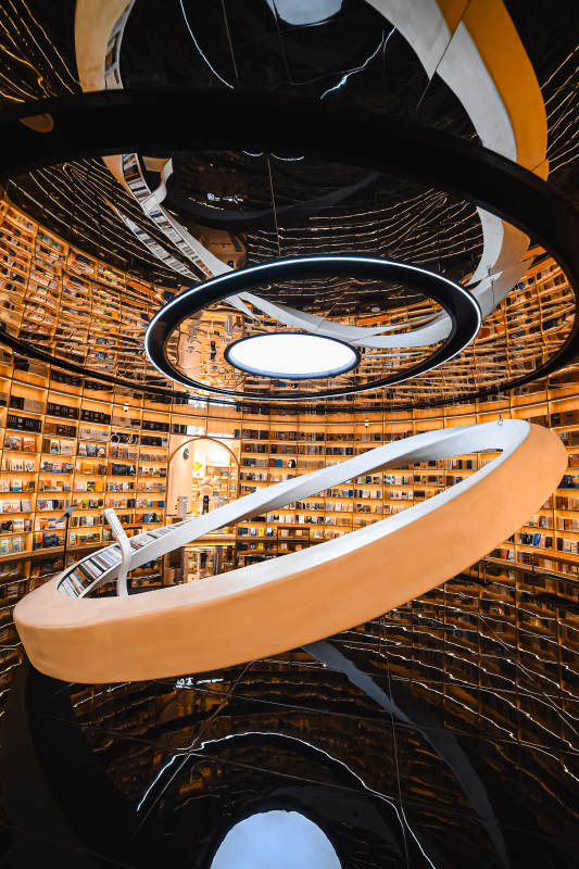 现代图书馆的螺旋之美图片