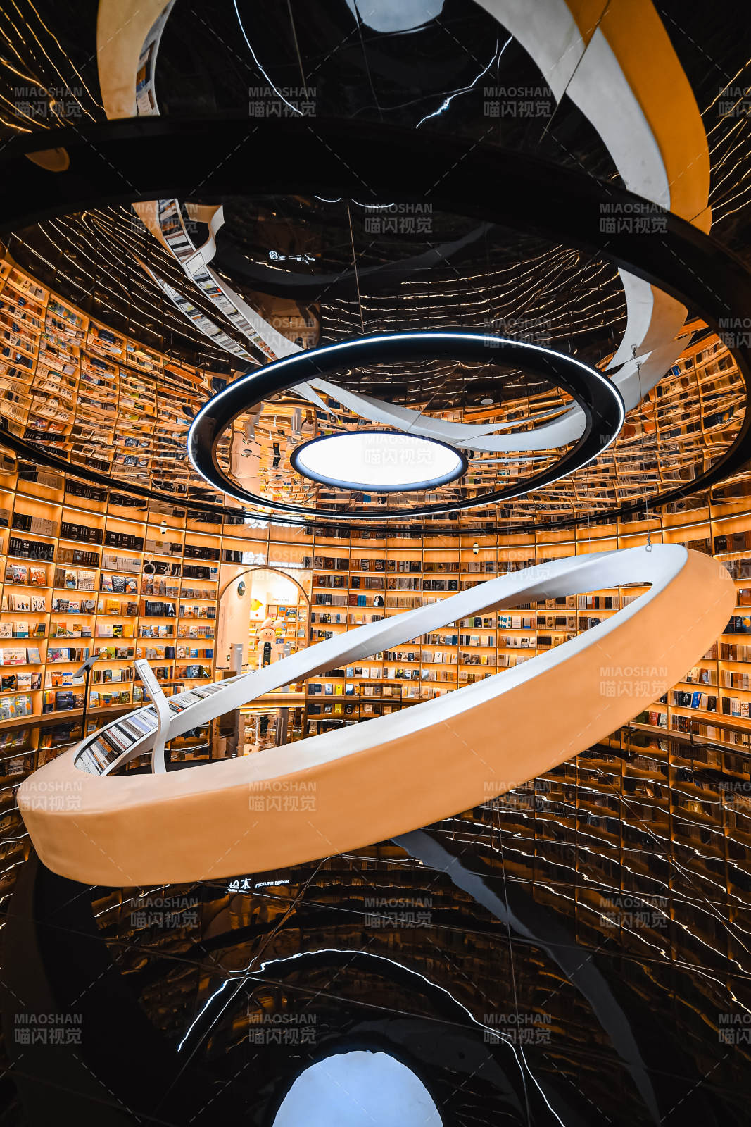 现代图书馆的螺旋之美图片