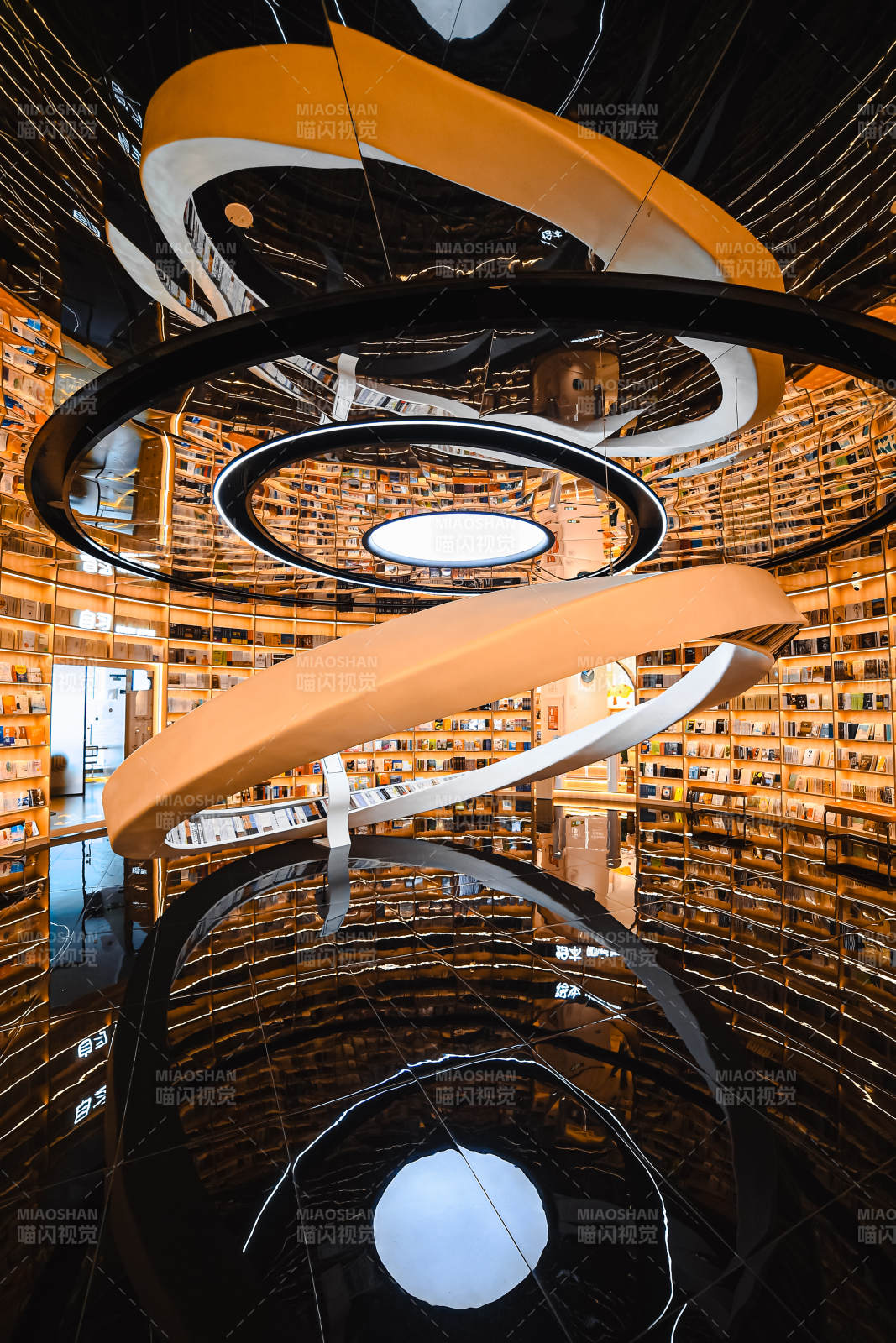现代图书馆的螺旋之美图片