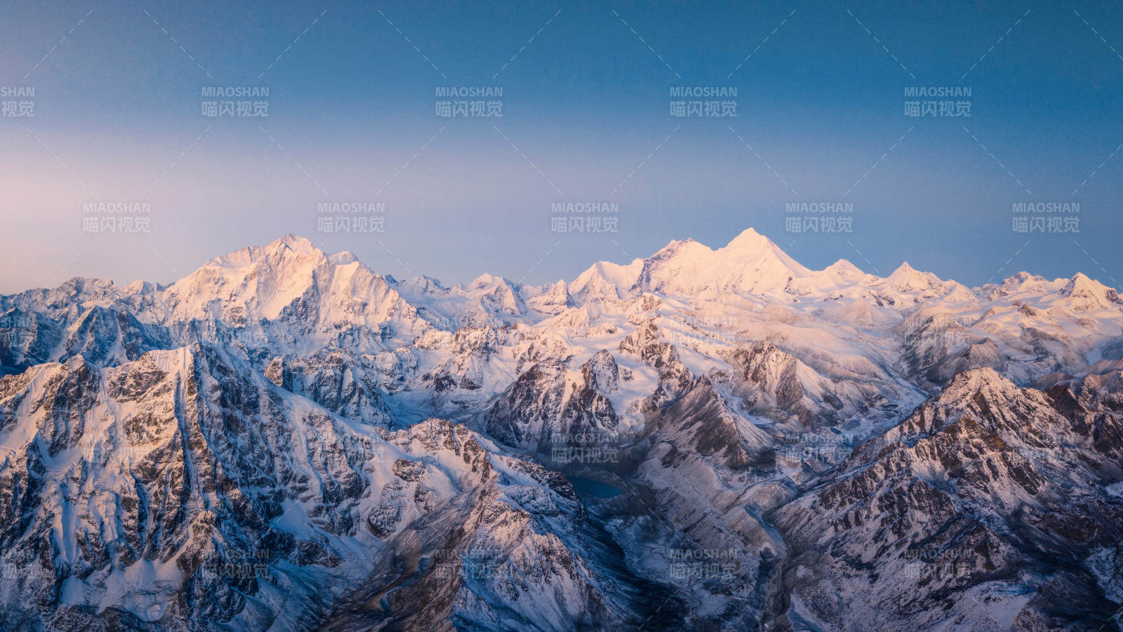 雪山晨曦 壮丽景色图片