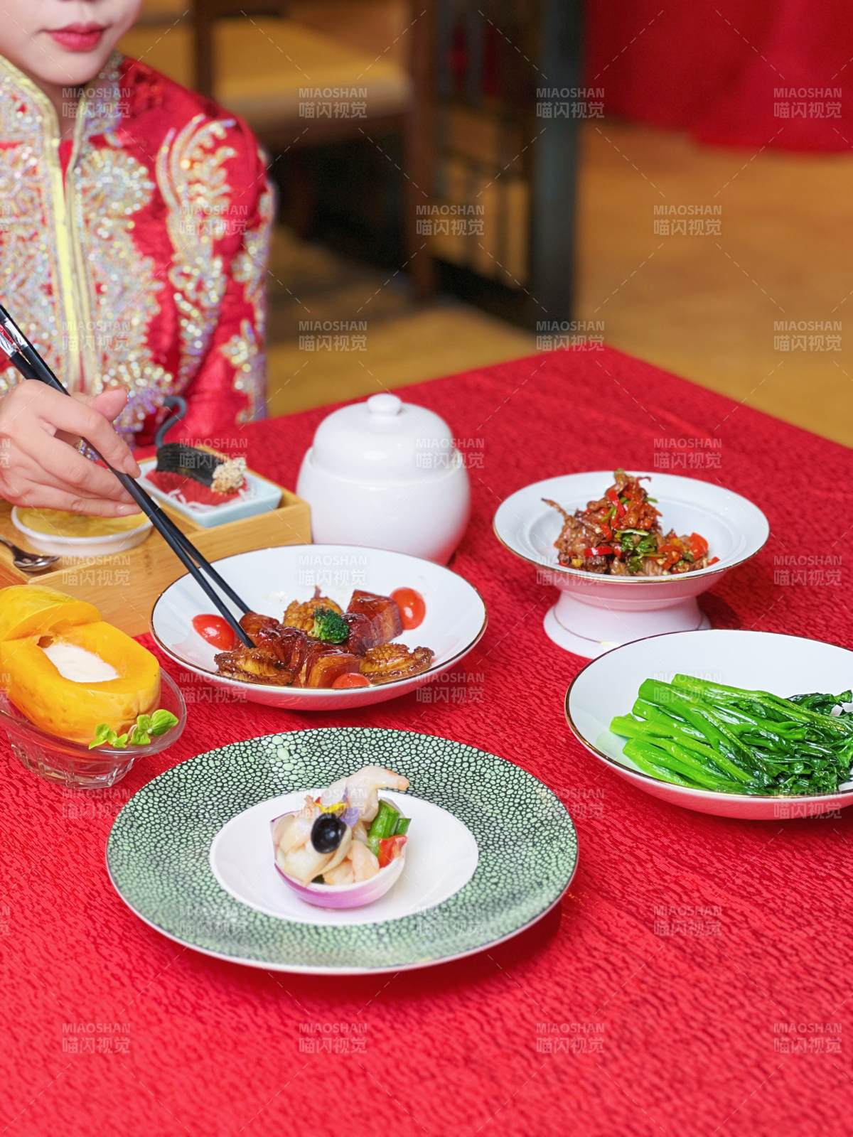 中式美食宴席特写图片