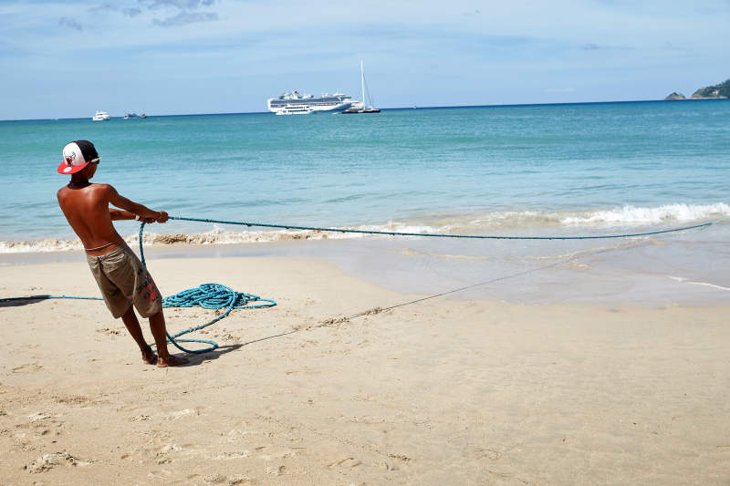 沙滩上的绳索工作图片