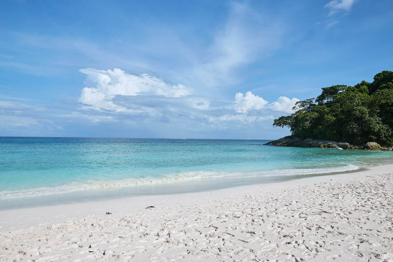 泰国斯米兰岛热带海滩风光无限好图片