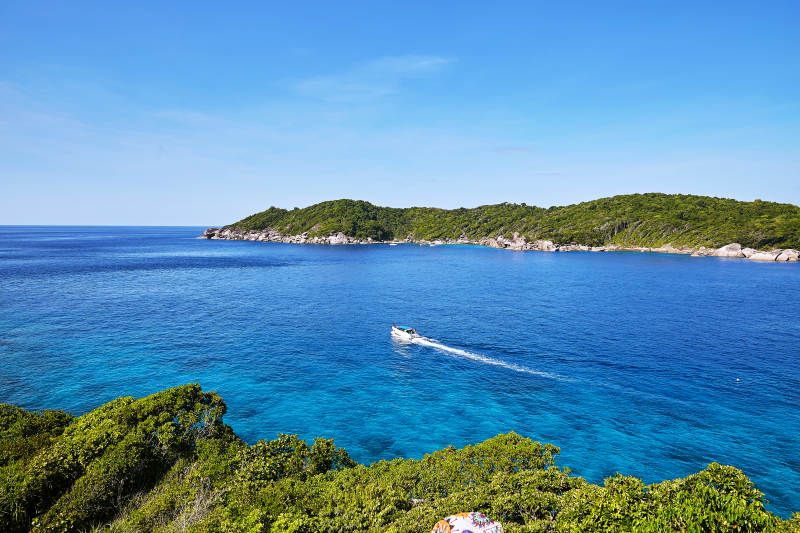 泰国斯米兰碧海蓝天 小岛静谧图片