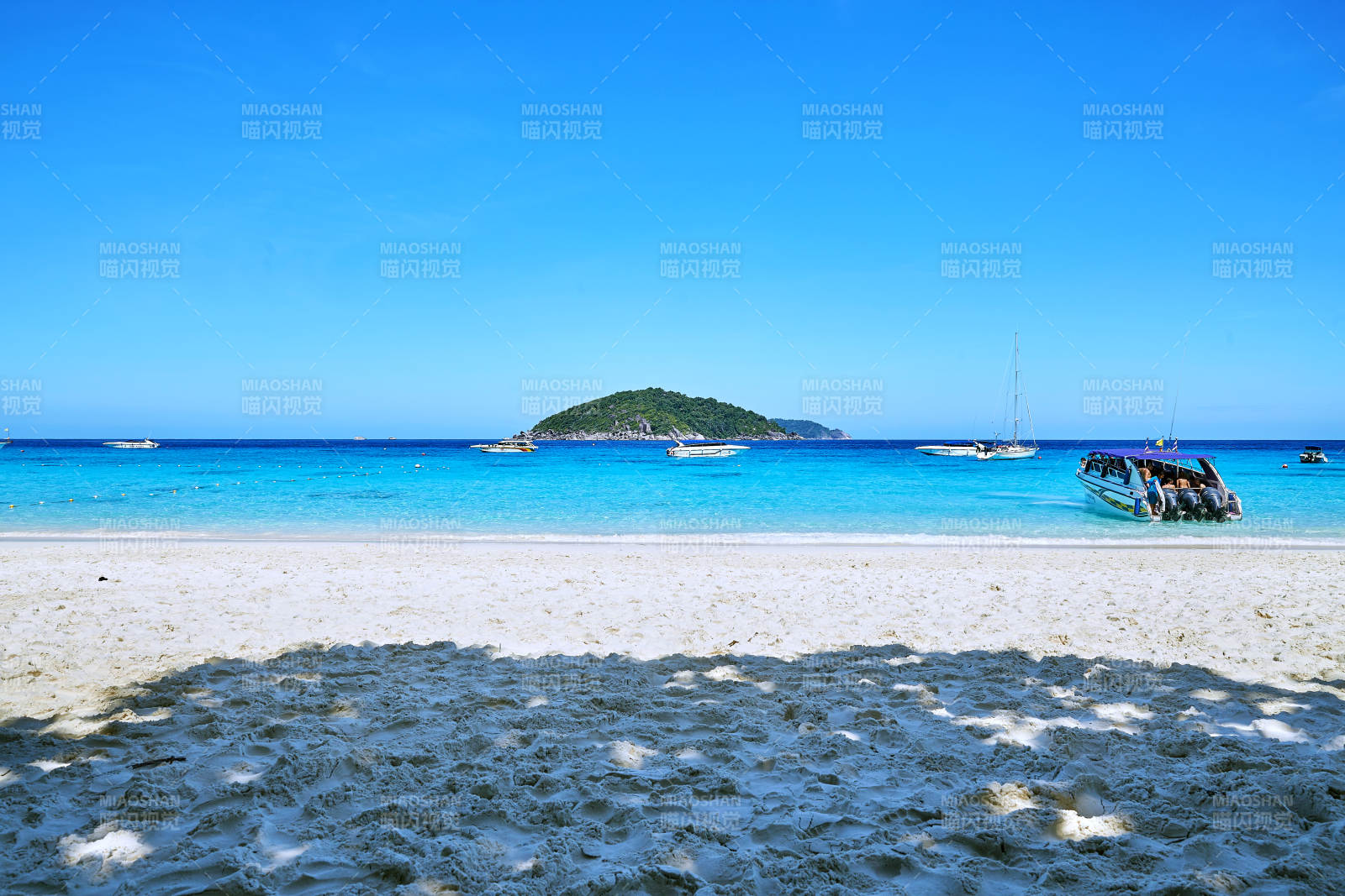 泰国斯米兰热带海滩与小岛风光图片