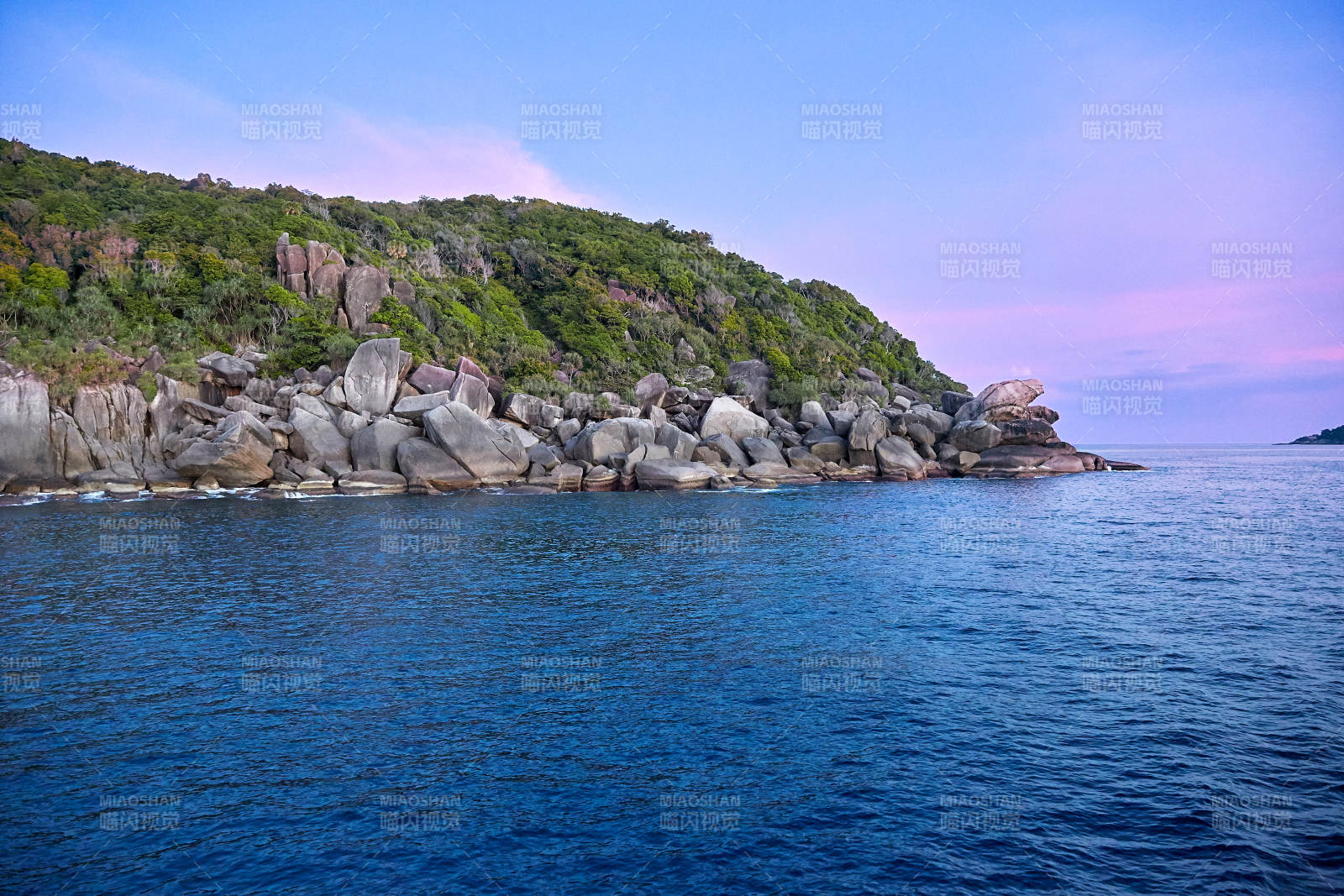 泰国海岛岩石海岸线美景图片