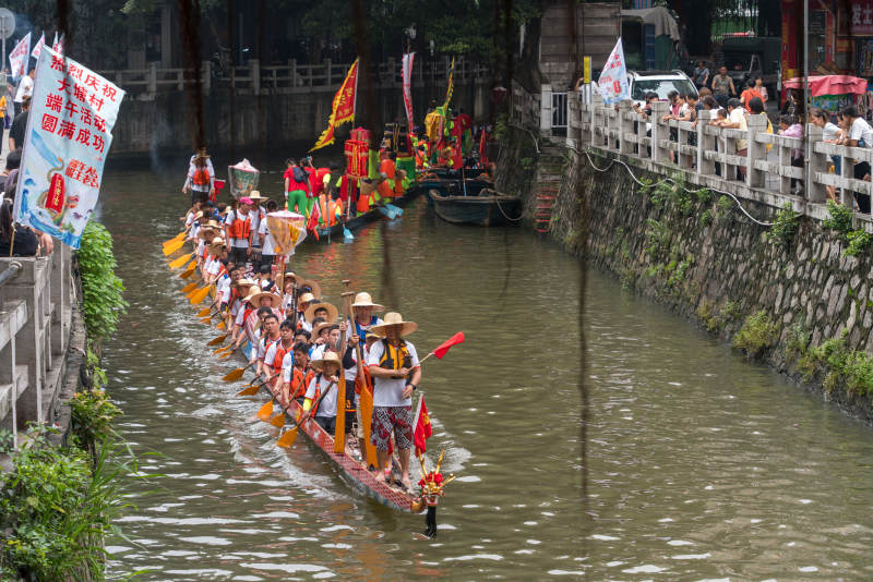 龙舟竞渡 热闹非凡图片