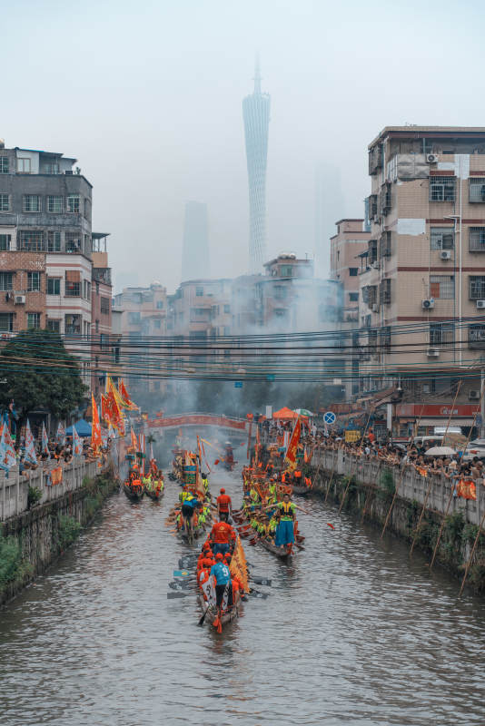 龙舟竞渡 塔影朦胧图片
