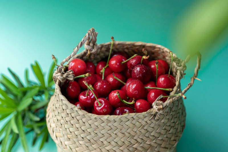 篮子里的红樱桃图片