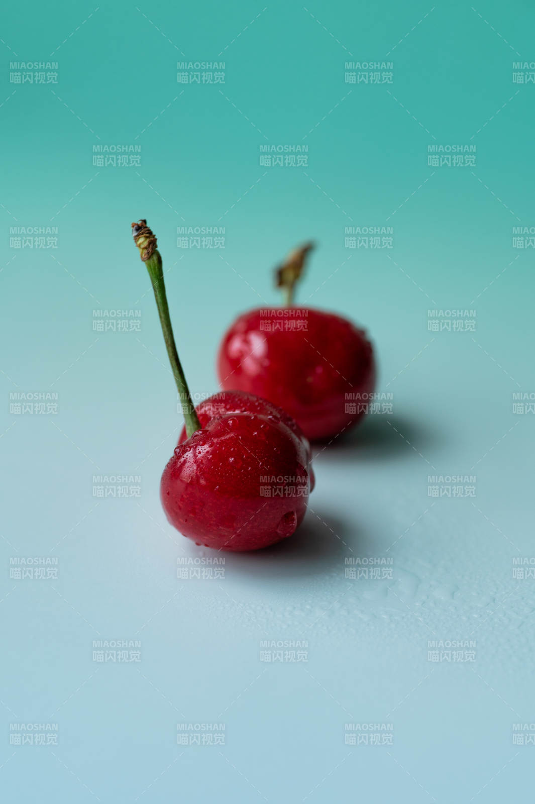 鲜红樱桃 清新背景图片