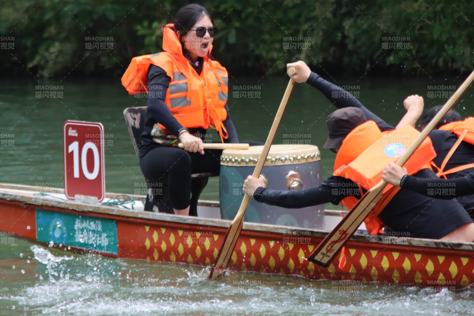 龙舟赛 激情与团结的瞬间图片