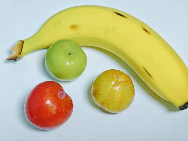 香蕉与苹果的静物组合图片